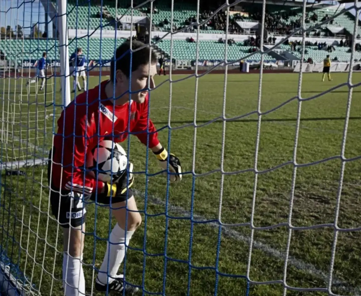 世界足坛最离谱的球员,走遍六大洲,三次被宣布死亡。